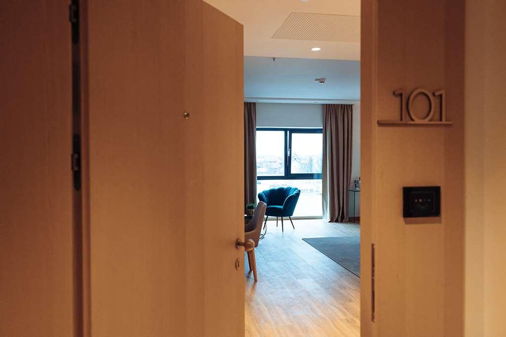 Antunovic Hotel East Sesvete Quarto foto